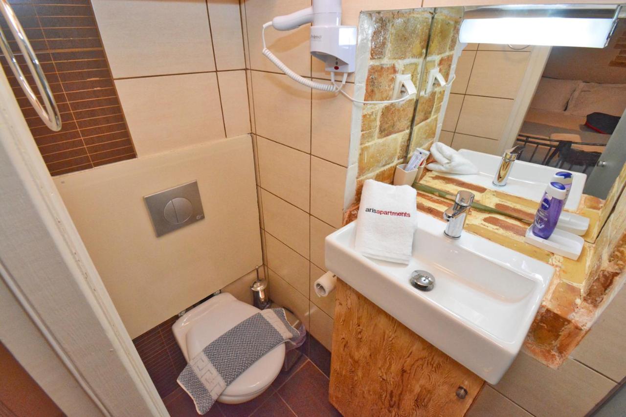 Kampielo Homes - Budget room prv bathroom - B&B Karyófyto