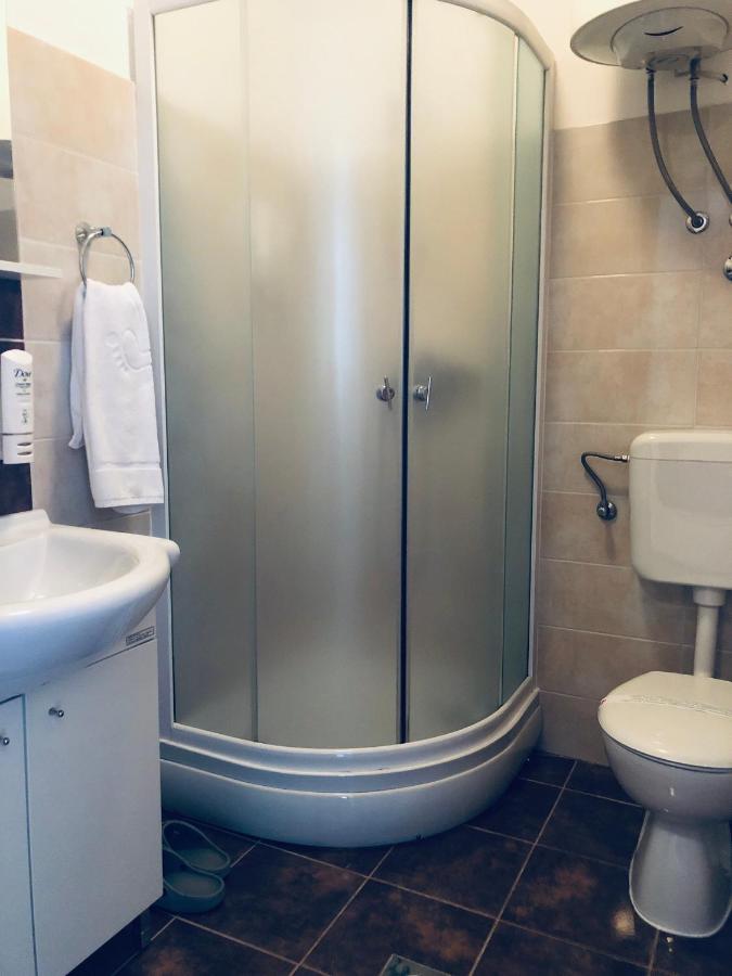 Zweibettzimmer mit Bad
