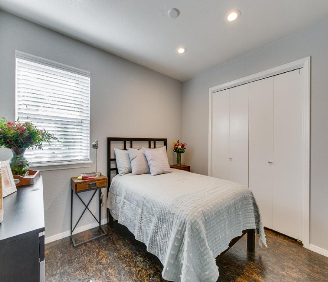 Evie's Campus-close 2 bedroom luxury - B&B Oklahoma City