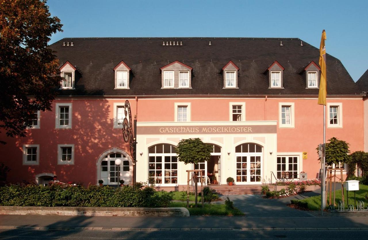 B&B Trittenheim - Gästehaus Moselkloster - Bed and Breakfast Trittenheim