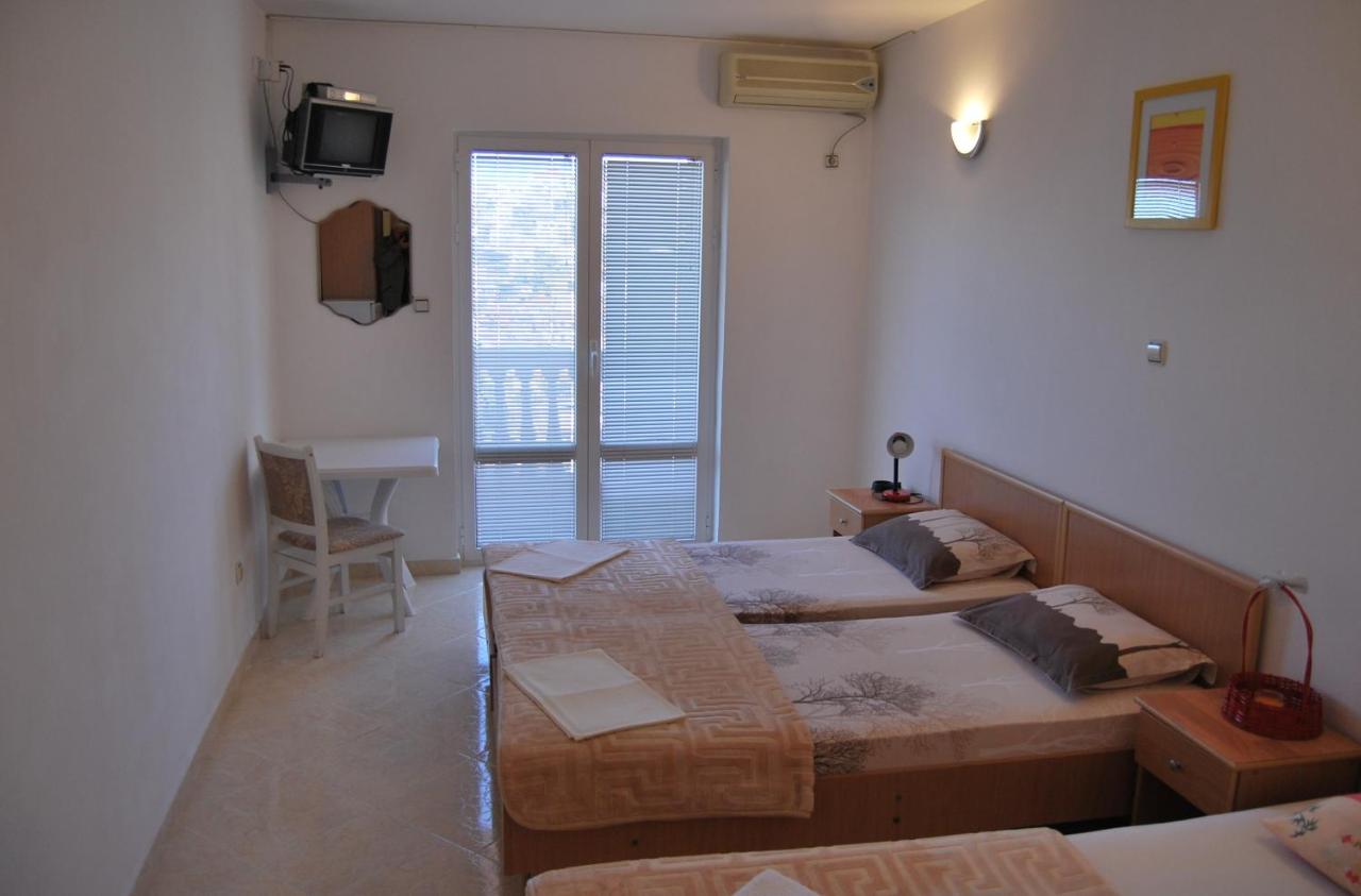 Studio with Balcony with Sea View (3 Adults)