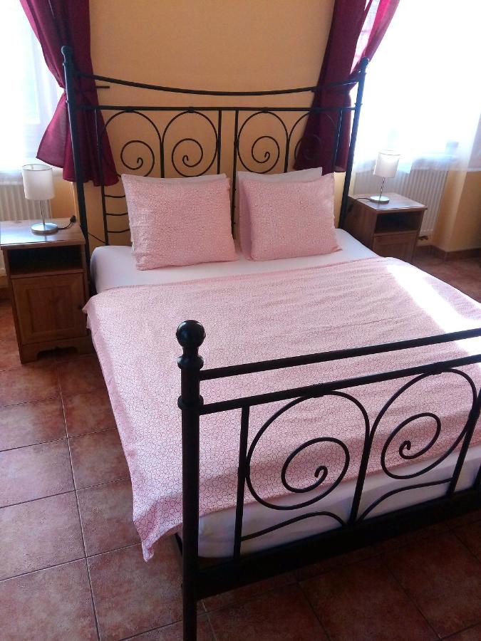 Dreibettzimmer mit Bad