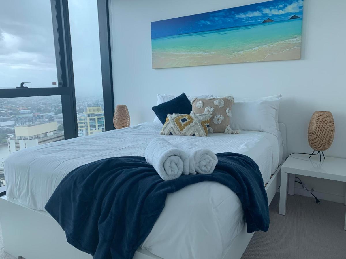 B&B Brisbane - Lvl 50 Skytower Fabulous Views CBD Wifi Carpark by Stylish Stays - Bed and Breakfast Brisbane