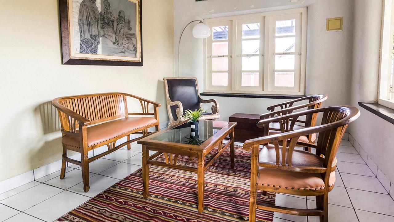 Ndalem Sarengat - B&B