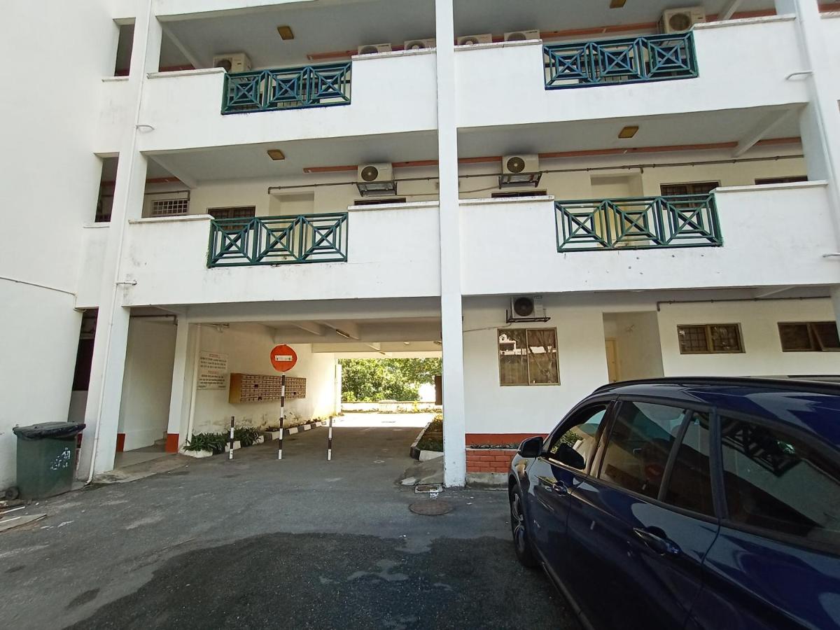 Apartment Islam Bayu Beach PD - Bed and Breakfast