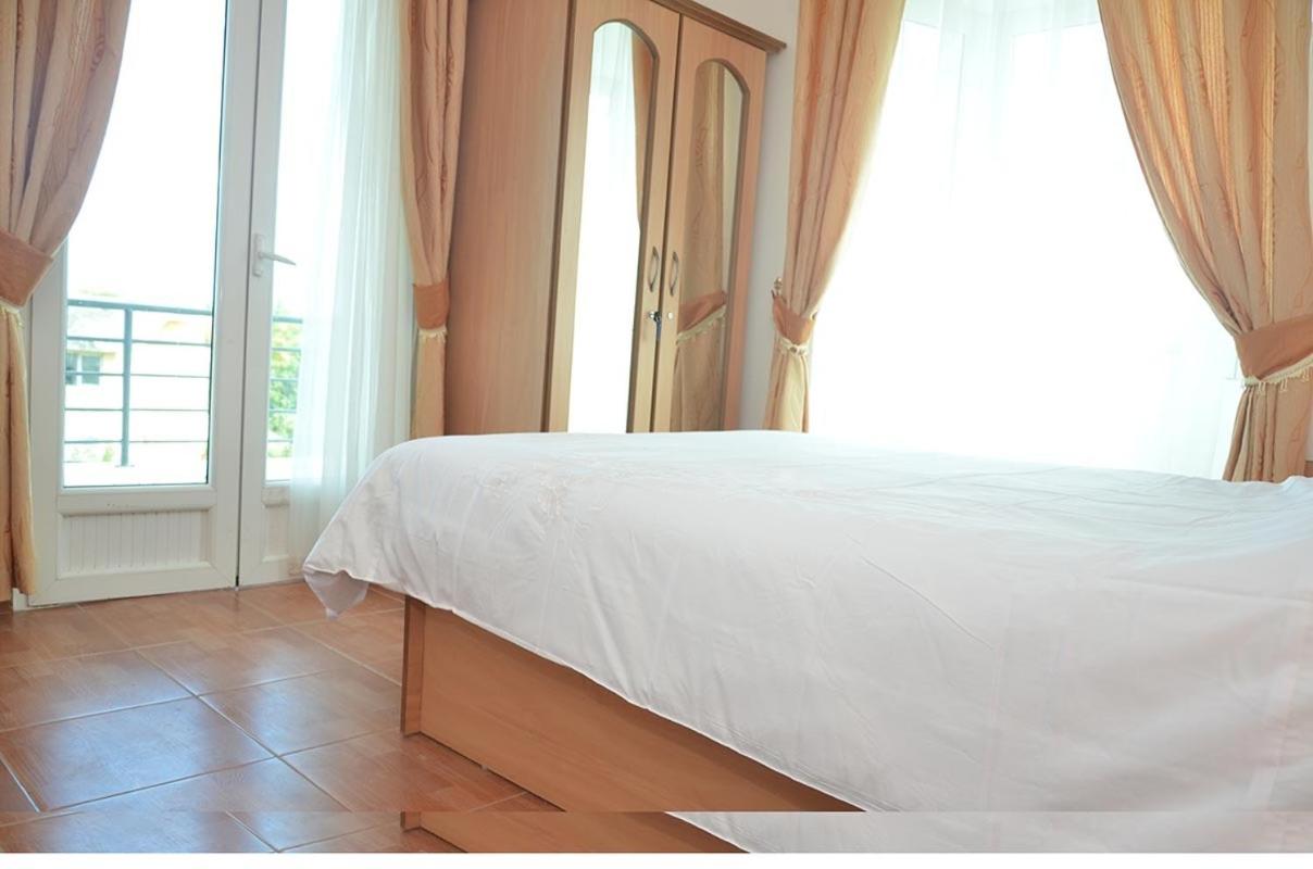 Four-Bedroom Apartment (8 Adults)