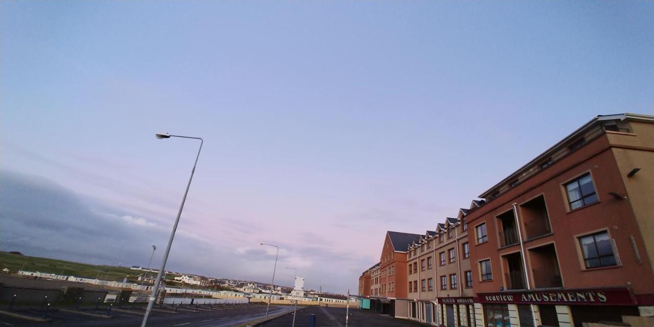 Palm Cove Bundoran Luxurious Sea View Balcony Free Wifi Netflix Sleeps 5 - Ferienwohnung