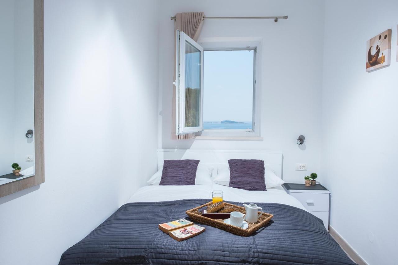 Two-Bedroom Apartment with Garden Terrace and Sea View 