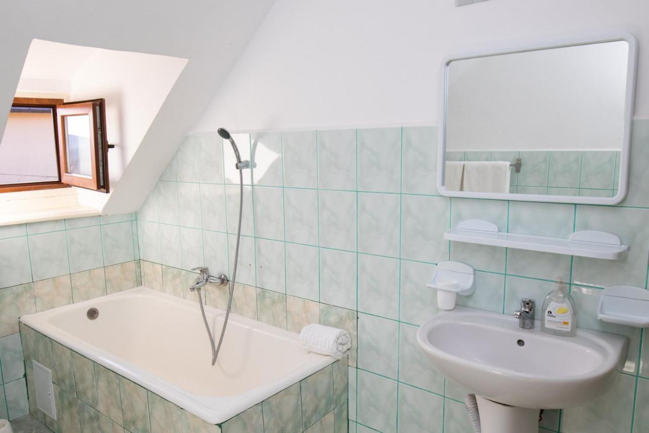 Doppelzimmer mit eigenem externen Bad