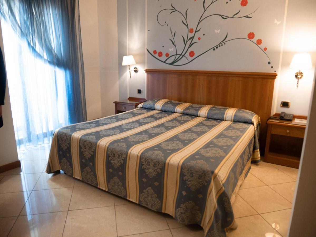 B&B Alessandria - Dipendenza Hotel Londra - Bed and Breakfast Alessandria