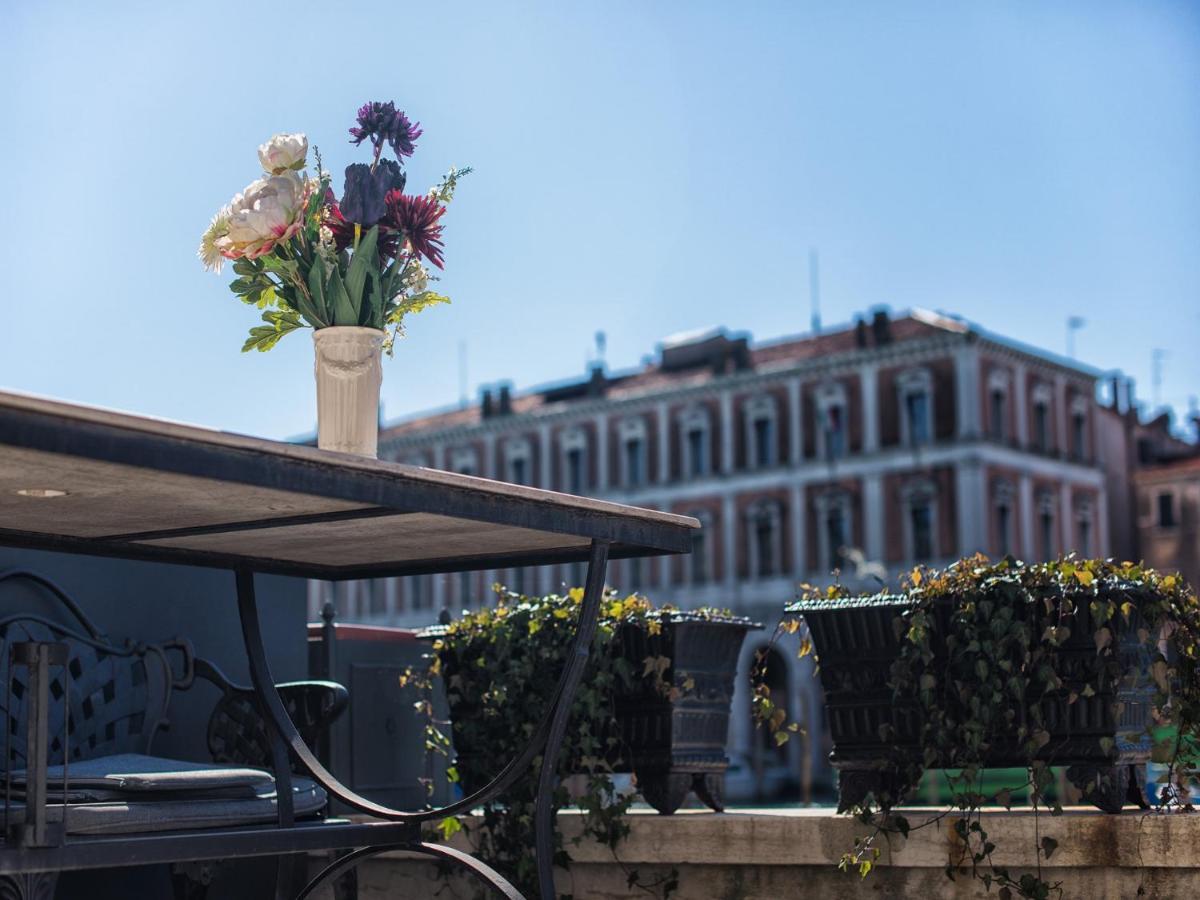 Grimaldi Apartments Hermitage Canal Grande view - B&B