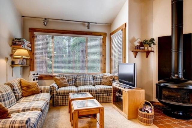 Ski-InandSki-Out Northstar Condo Near Lake Tahoe! - B&B