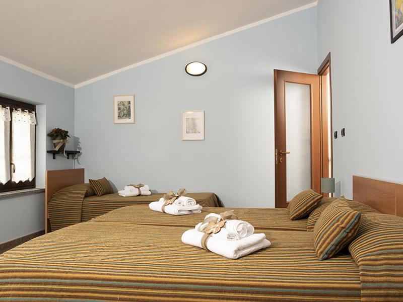 Dreibettzimmer mit Bergblick