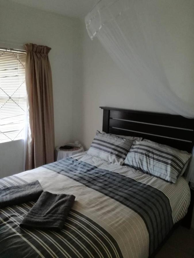 Hunters Self Catering Apartment - Bed and Breakfast