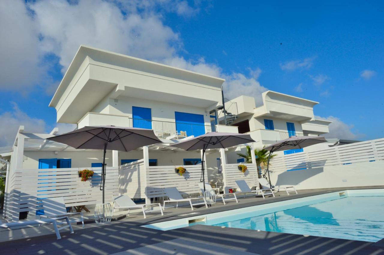 Appartamento con 2 Camere da Letto e Vista Piscina
