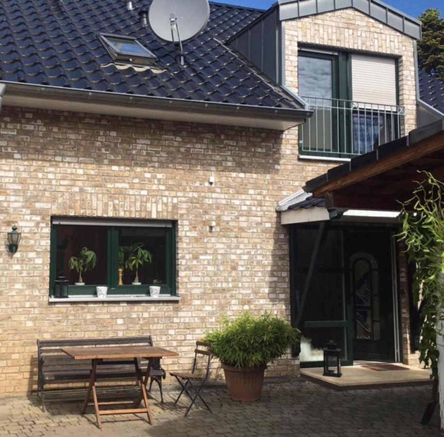 Schönste Lage am Rhein in unmittelbarer Stadtnähe, B & B - Chambres d’hôtes Cologne