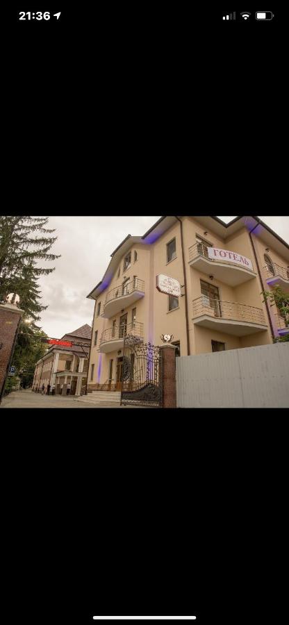 B&B Tschernowitz - Готель Баронський Двір - Bed and Breakfast Tschernowitz