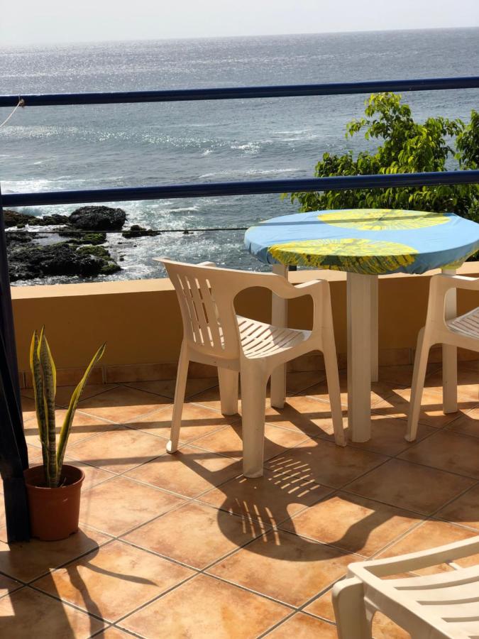 B&B Praia - Splendid Guest Suite with Separate Private Ocean View Terrace - Bed and Breakfast Praia