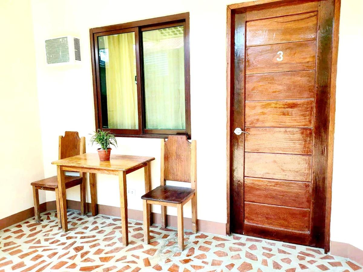 Two Season Tourist Inn - Bed and Breakfast