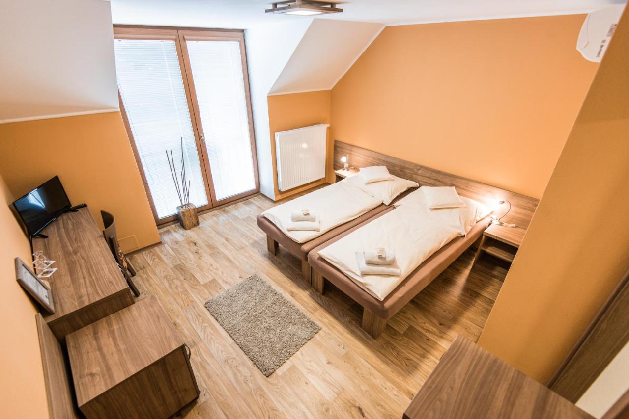 Tweepersoonskamer met 1 of 2 Bedden en Eigen Badkamer