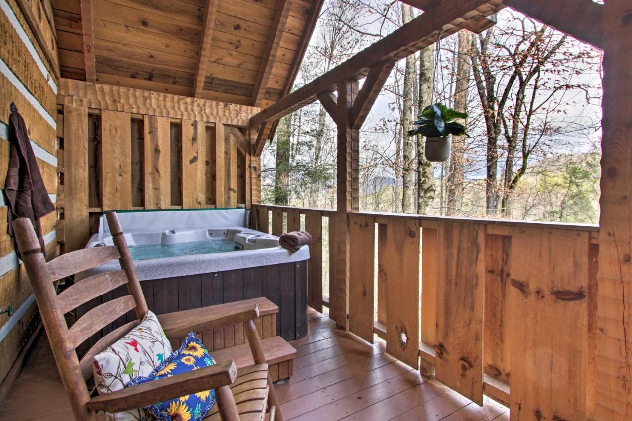 B&B Townsend - Honey Bear Pause Rural Escape with Porch and Hot Tub! - Bed and Breakfast Townsend