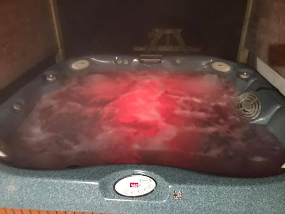 One-Bedroom Ground Floor Apartment with Private Hot Tub (Dog Friendly) Golden Eagle