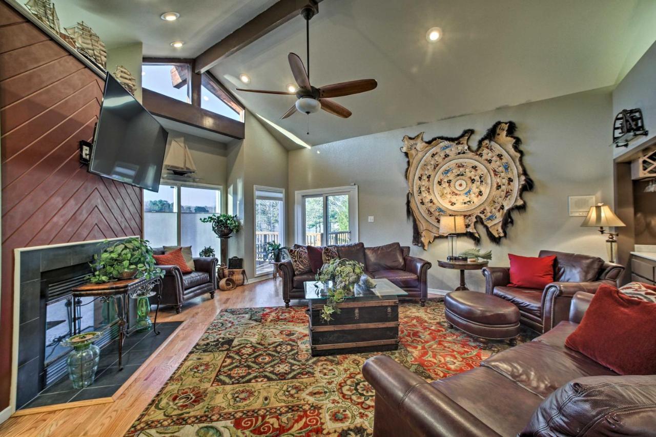 Lakefront Retreat with Dock and Beach 2 Miles to Golf - B&B