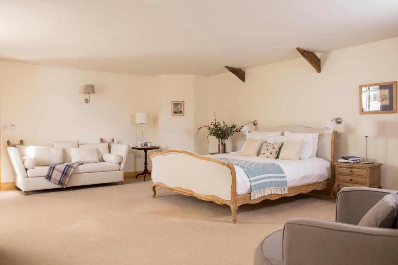 Deluxe Double Room with Bath and Shower