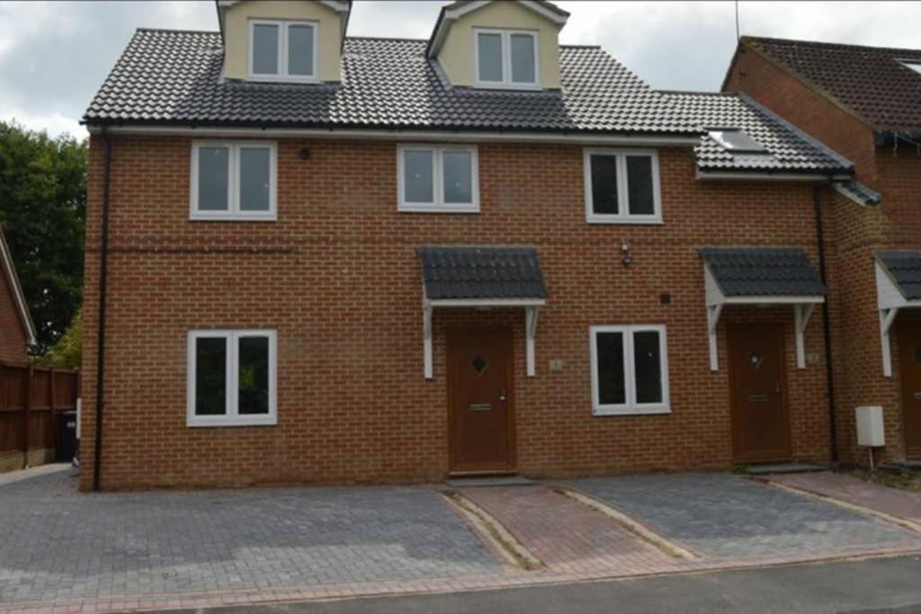 Garland Modern Spacious Apartment, Brentwood 1 - B&B