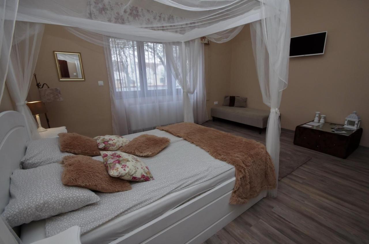 B&B Gyula - Villa Rusztika - Bed and Breakfast Gyula