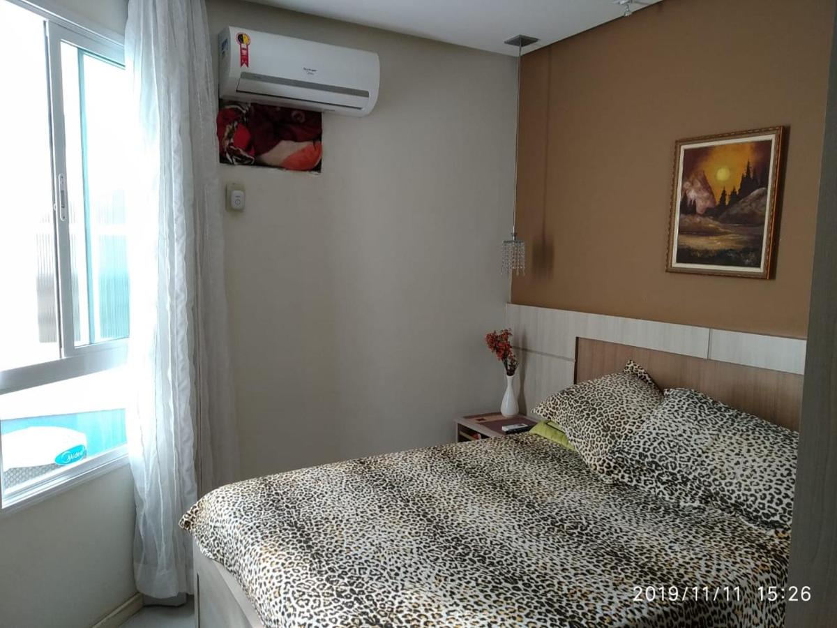 Apartamento FRENTE PARA 0 MAR - PÉ NA AREIA - 3 SUITES COM AR CONDICIONADO, 2- VAGAS PARA CARROS MÉDIOS OU PICK UP E CARRO PEQUENO - FINAMENTE DECORADO - PRAIA DO MORRO-INTERNET -WI-FI -TV COM SERVIÇOS DE DISNEY PARAMOUNT-MAX-ROUPA DE CAMA 2 X CASAIS - Chambres d'hôtes Guarapari