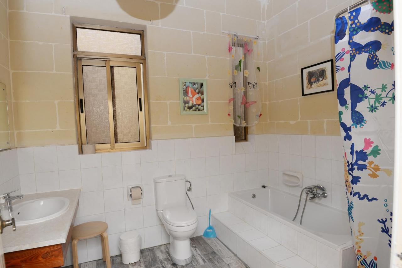 Apartment mit Balkon