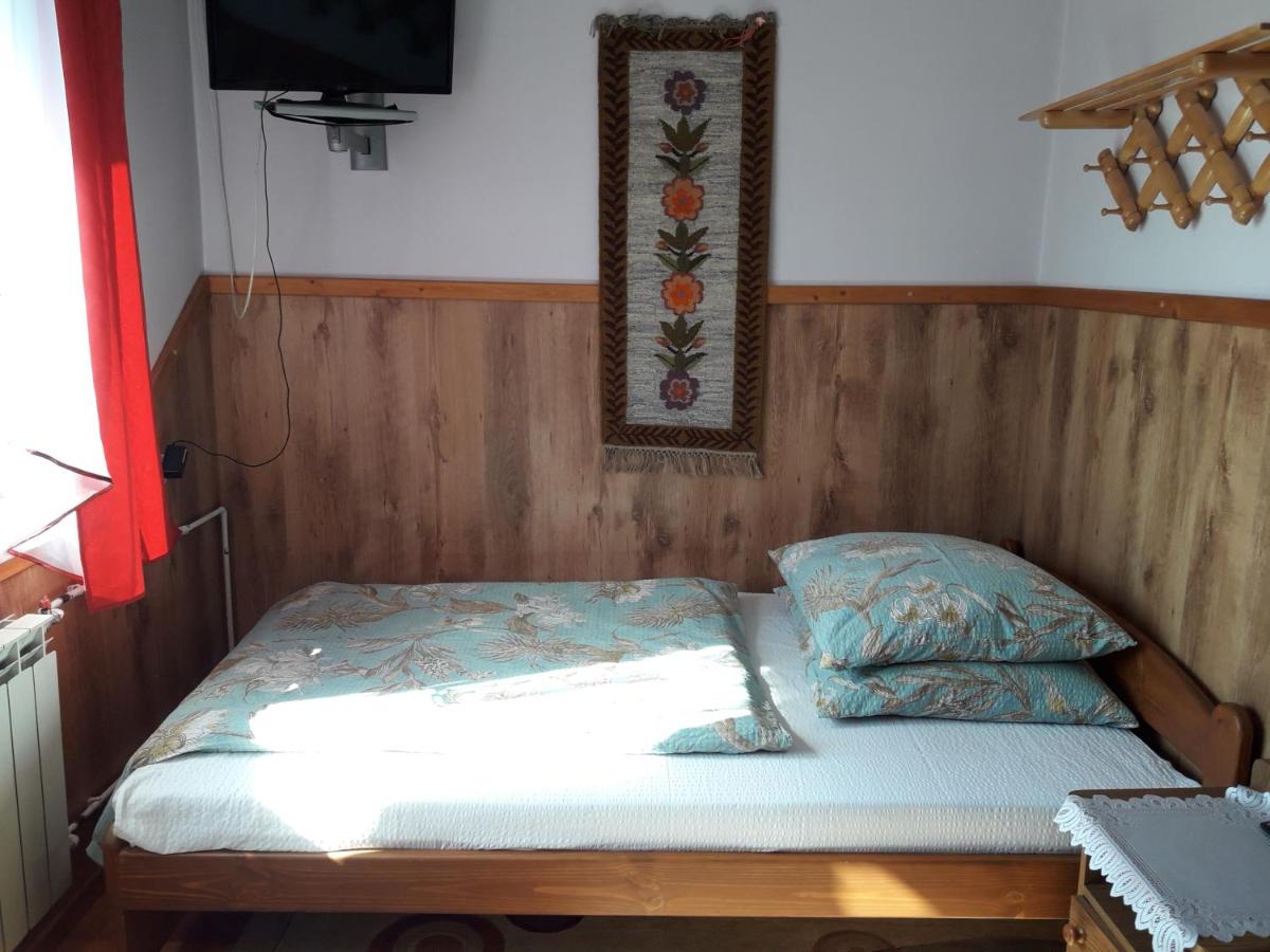 Doppel-/Zweibettzimmer mit Bad