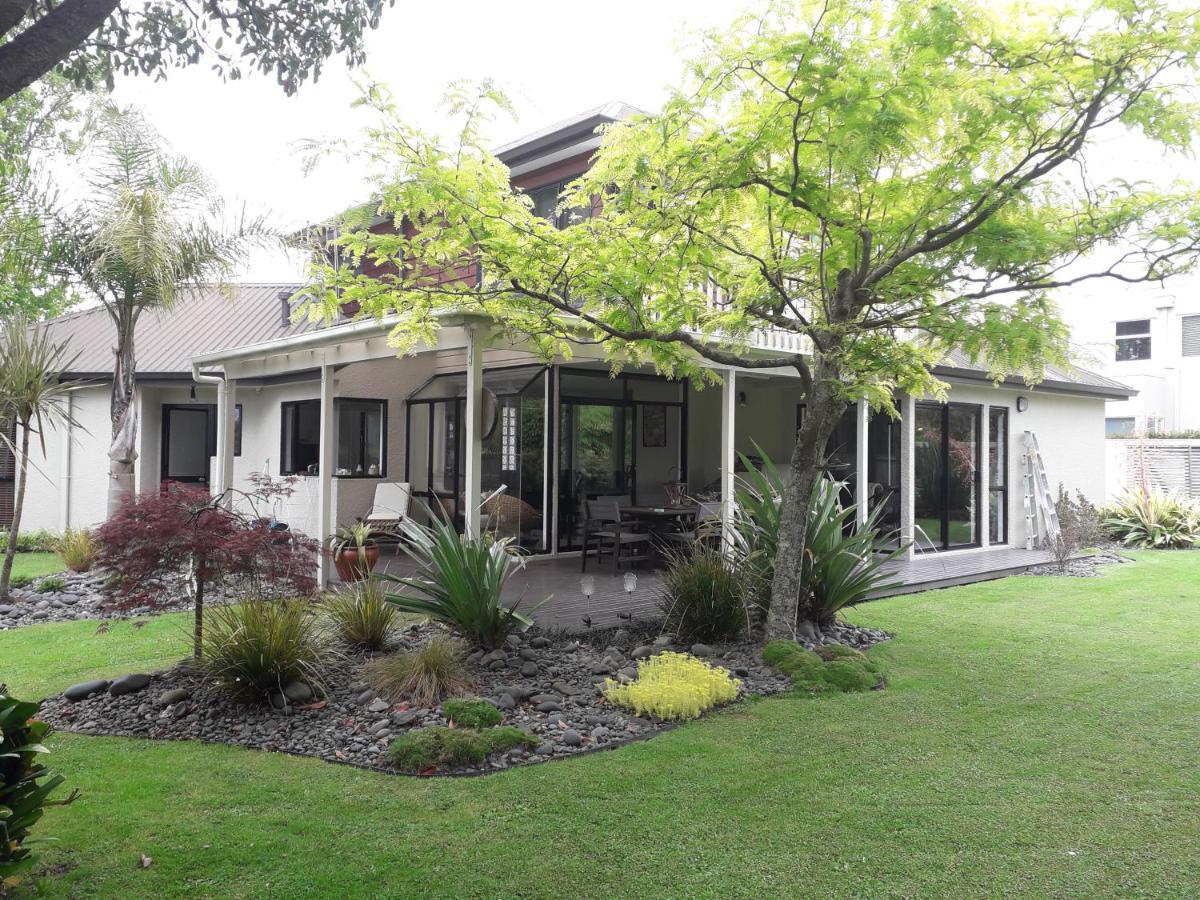Quiet location ,central to city - B&B