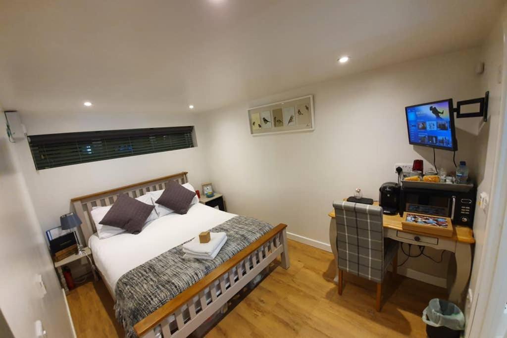 Annex in Chippenham with Parking and WIFI - B&B