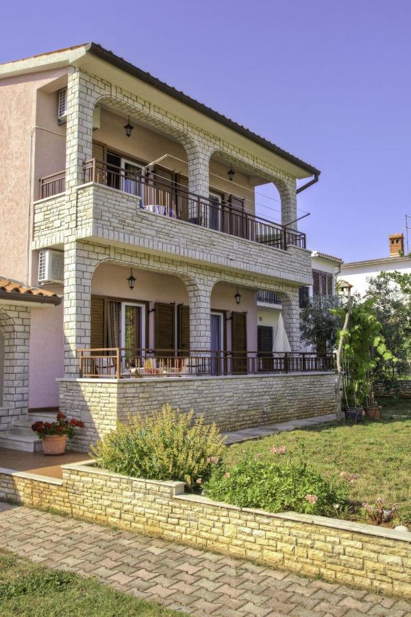 Comfortable apartments in Peroj near the sea - B&B Peroj