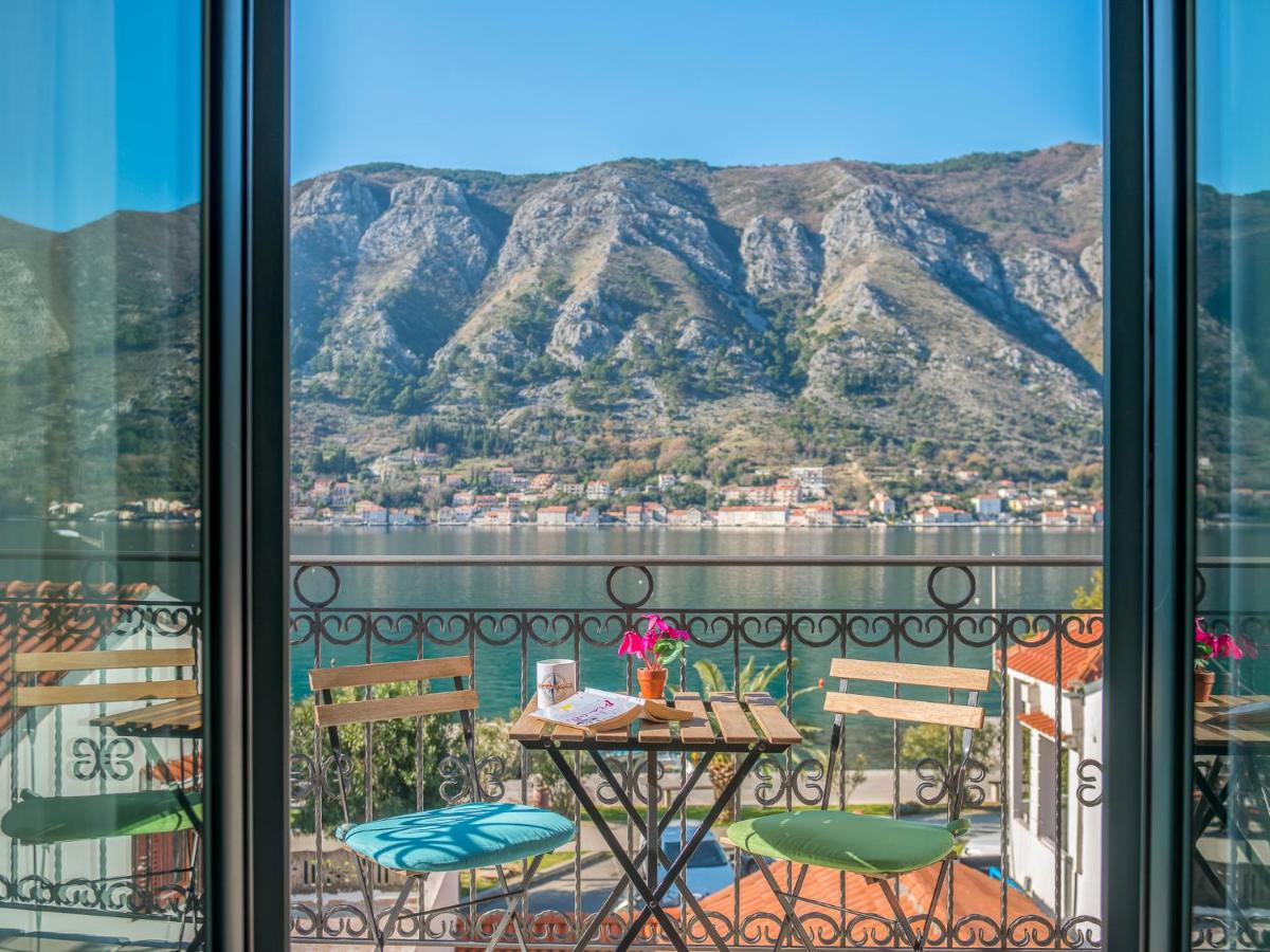 Two-Bedroom Apartment with Balcony with Sea View