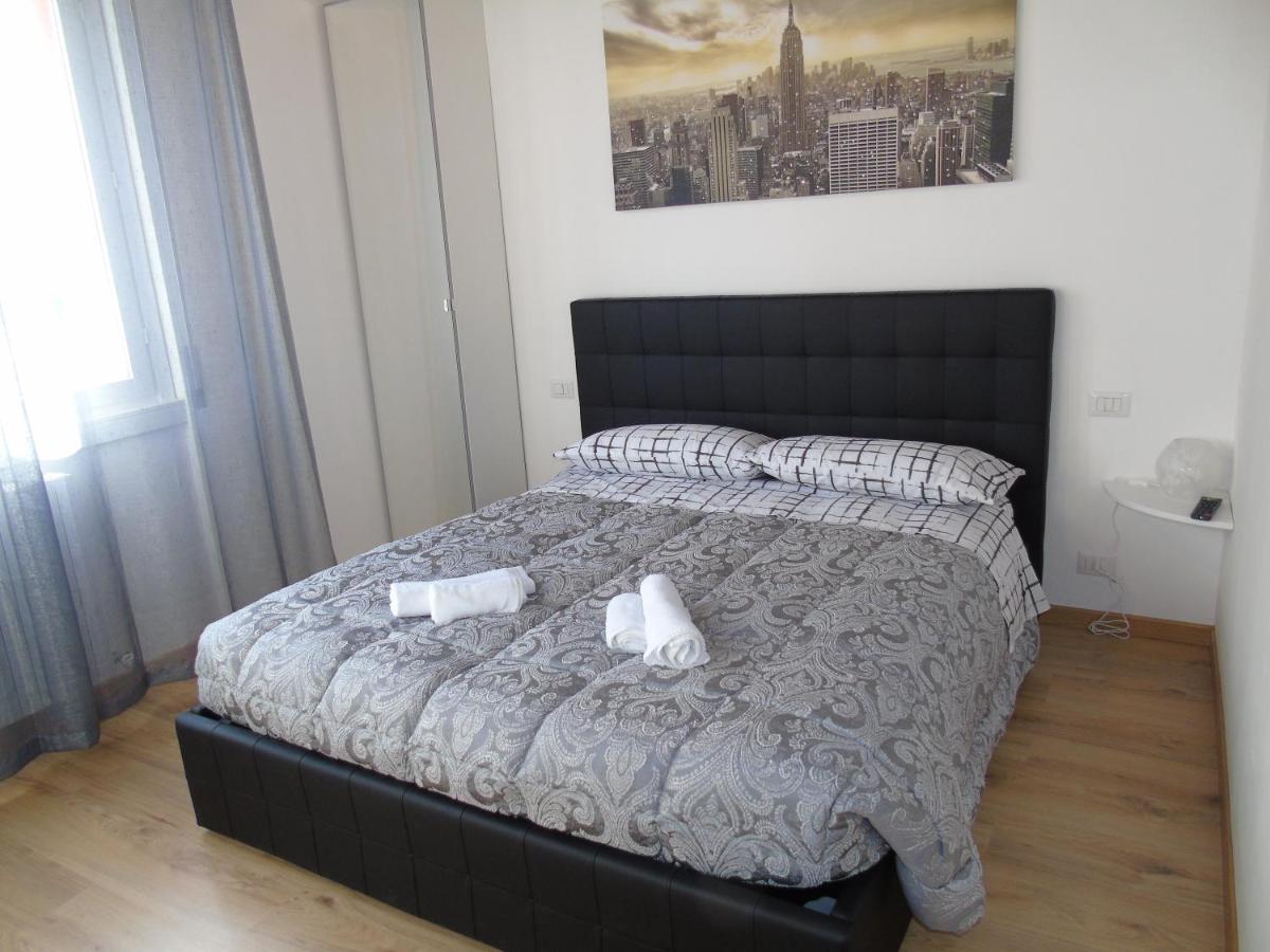 Zimmer mit Kingsize-Bett