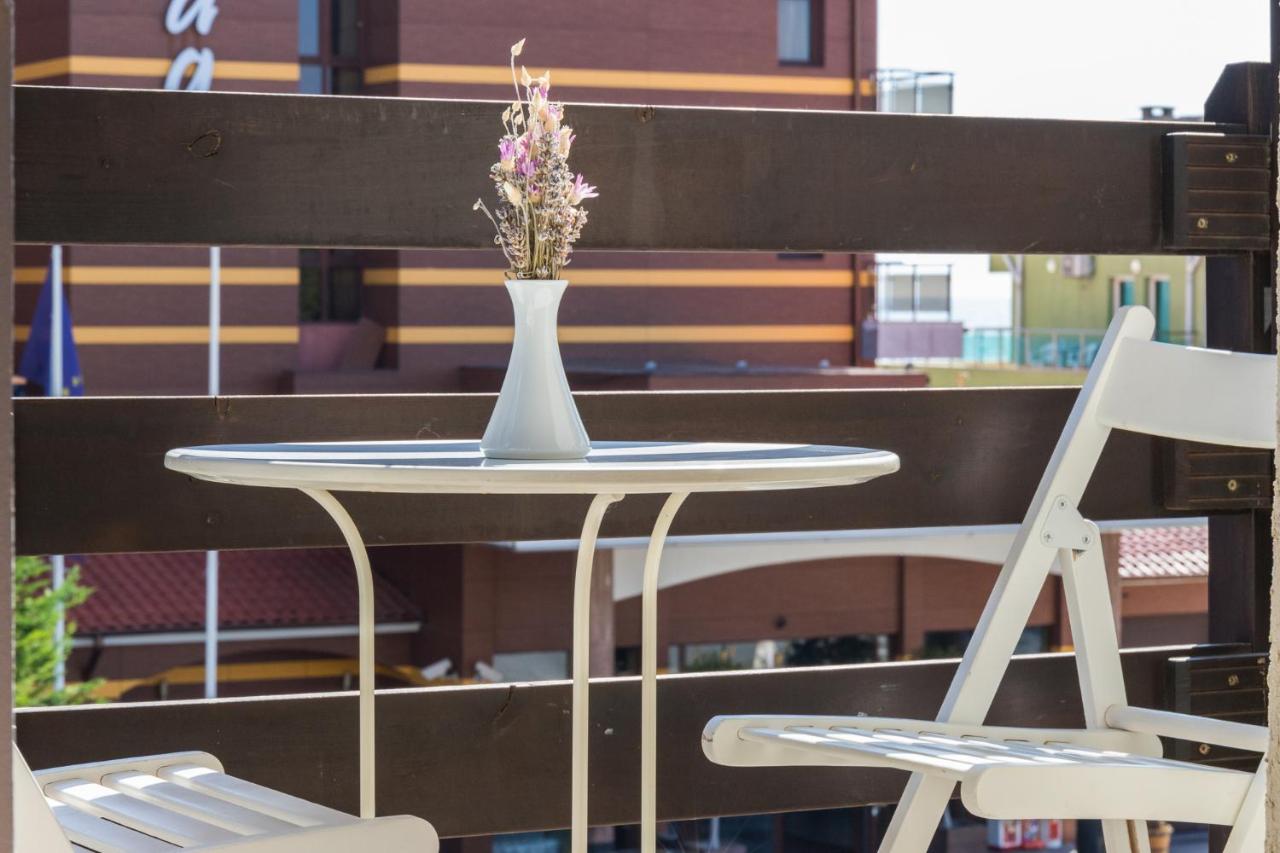 Appartamento Monolocale con Balcone e Vista Mare
