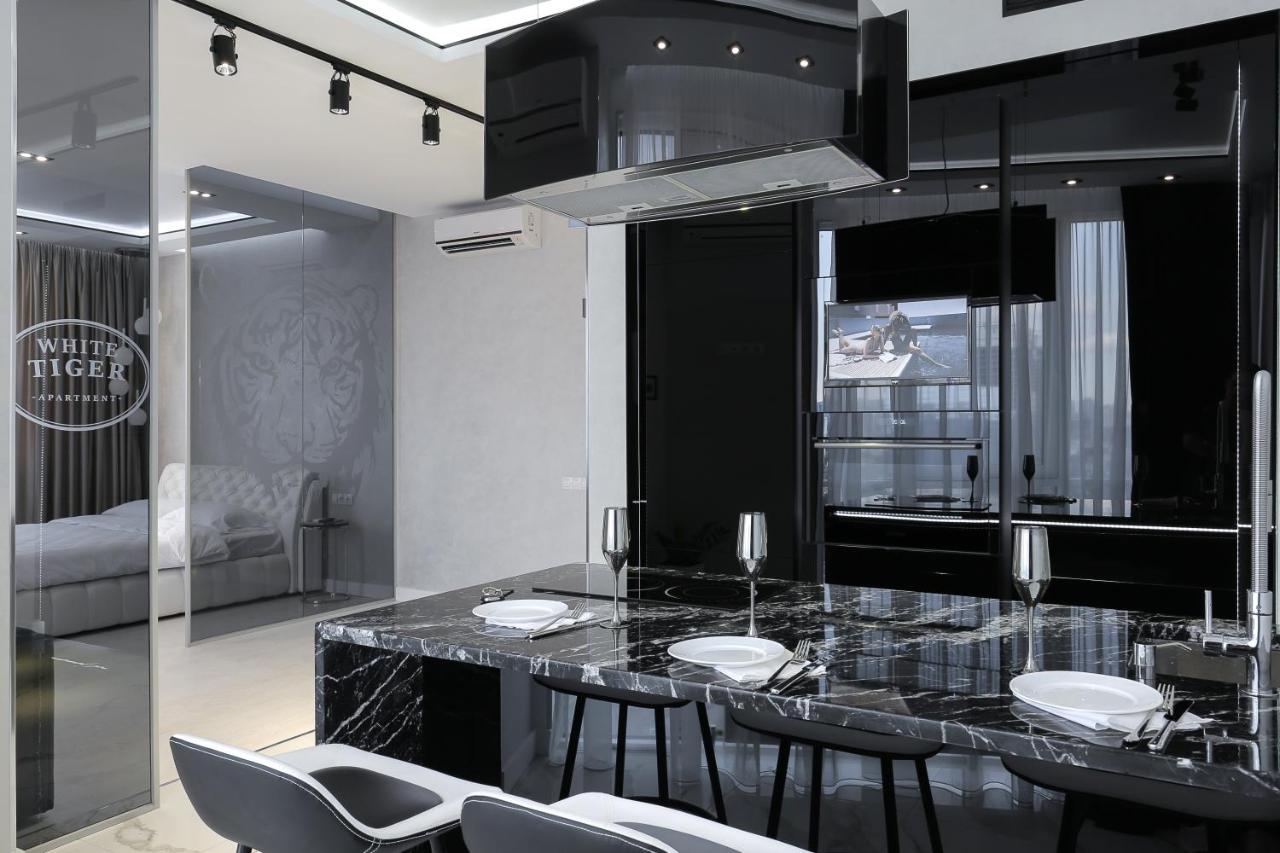 White Tiger Apartment in Smart Plaza - B&B Kyiv