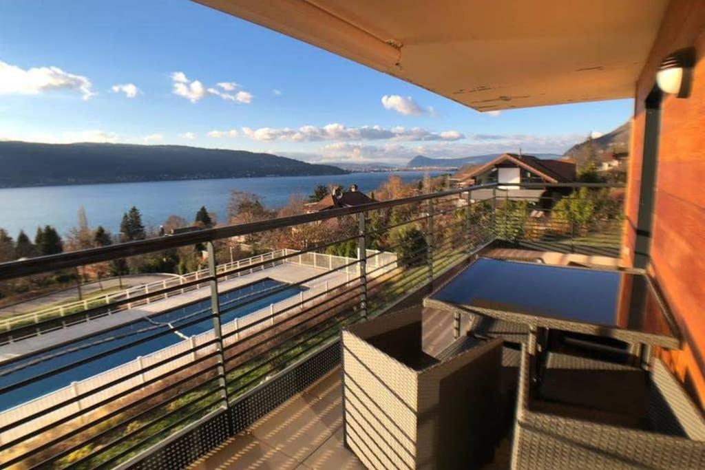 ROC & LAC - Terrasse vue lac, piscine, parking - B&B