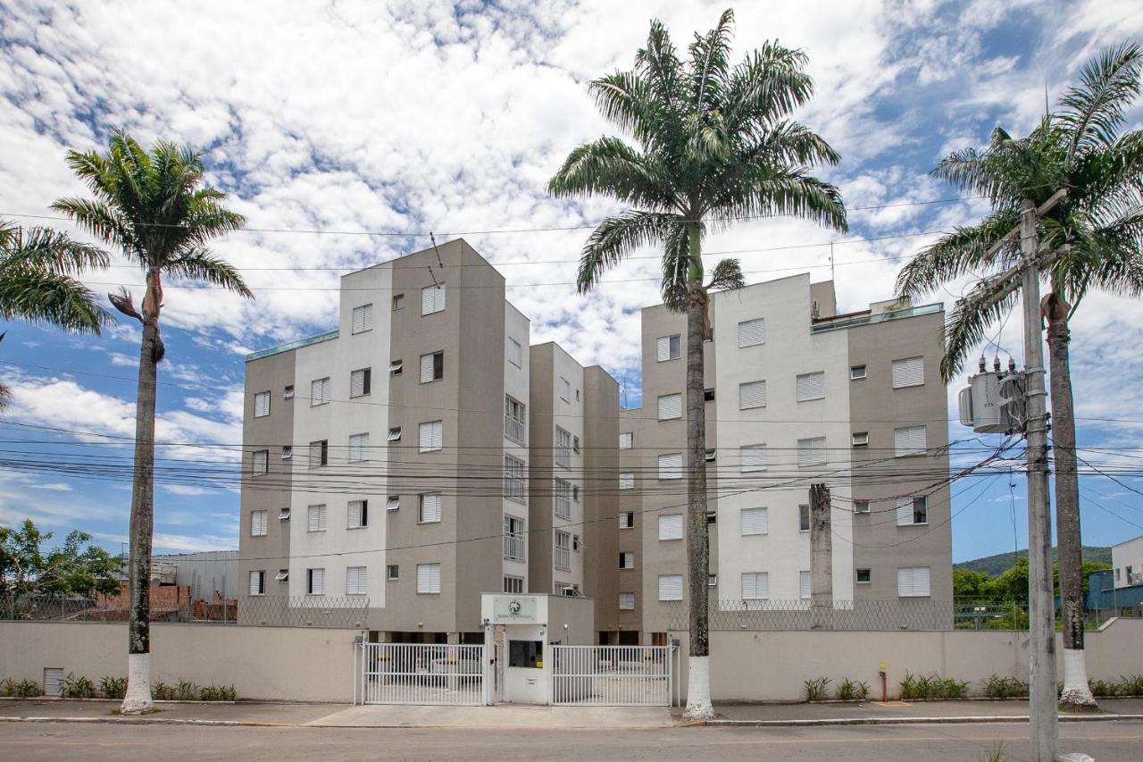 Jardim das Palmeiras, piscinas, lazer, estacionamento coberto, prox. Praia Grande - Chambres d’hôtes Ubatuba