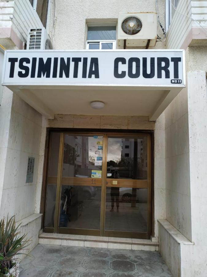 Mikis' 1 Bedroom near the Beach and City Center - Ferienwohnung Larnaka