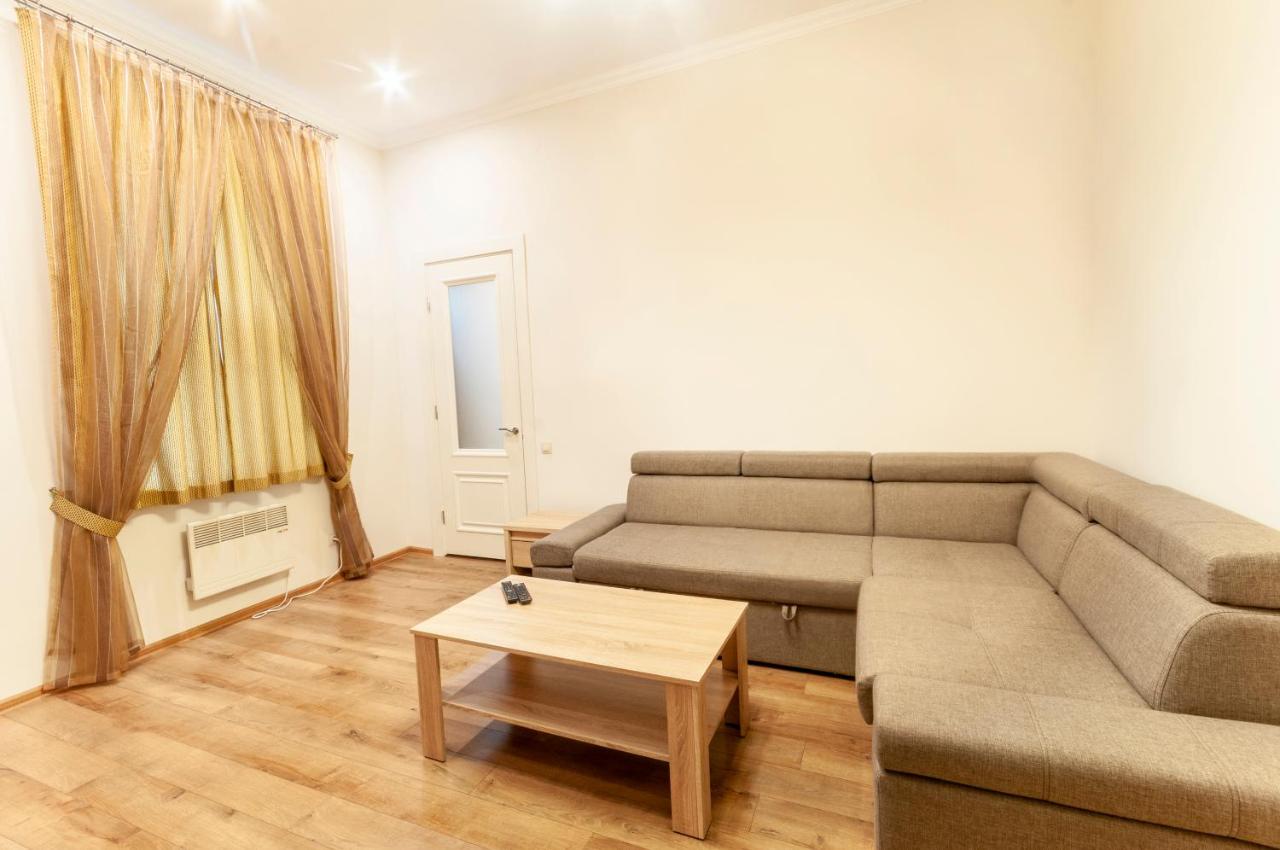 B&B Uzhhorod - Wonderful flat on city center (Mukachivska 4/8) - Bed and Breakfast Uzhhorod