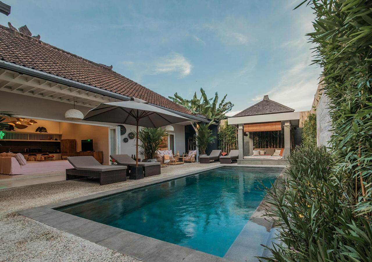 Villa Bloom 5 close to the beach private pool 3 bedrooms 3 bathrooms - B&B Seminyak