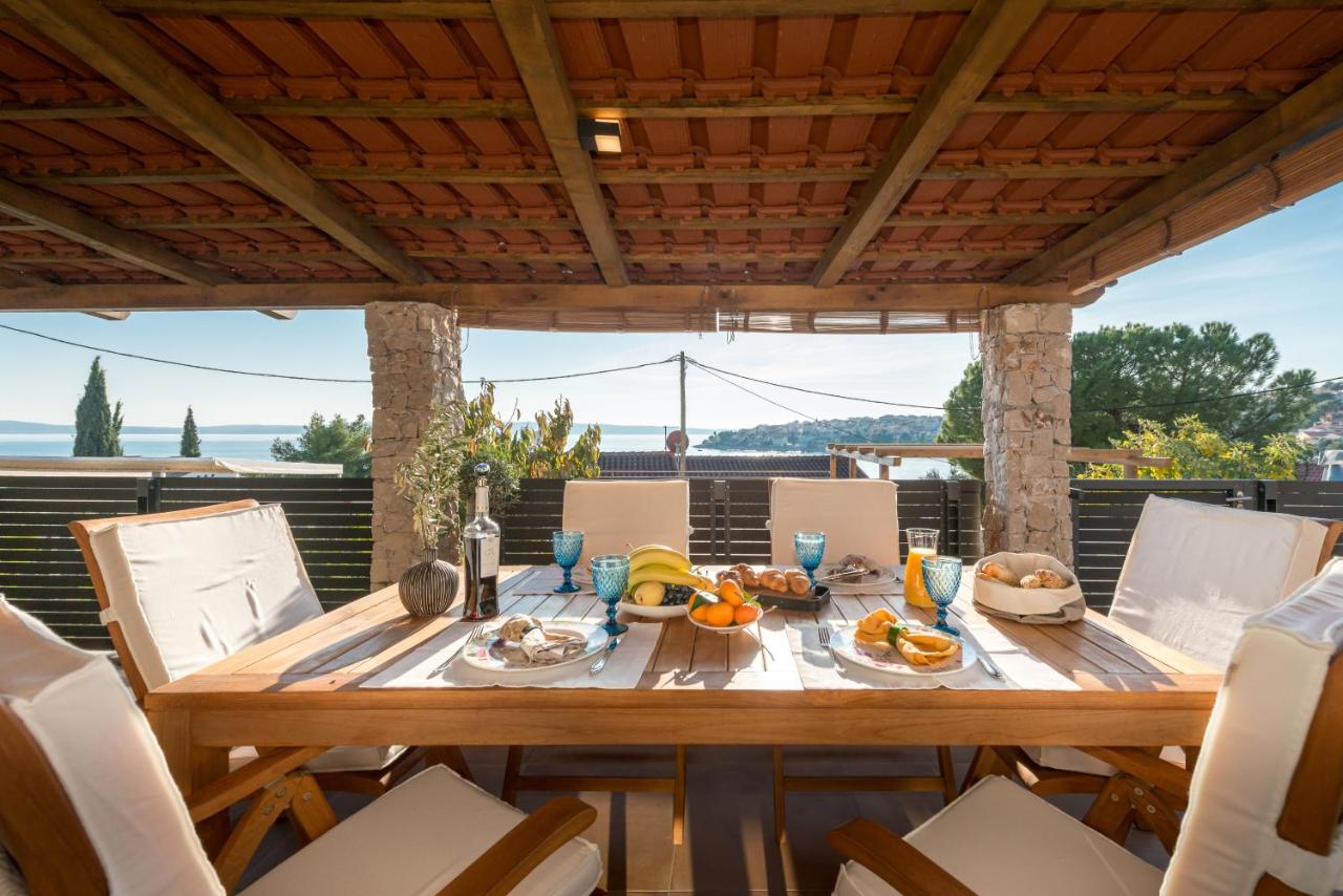 Paradiso Apartment with Private Jacuzzi and Terrace - Chambres d’hôtes Trogir