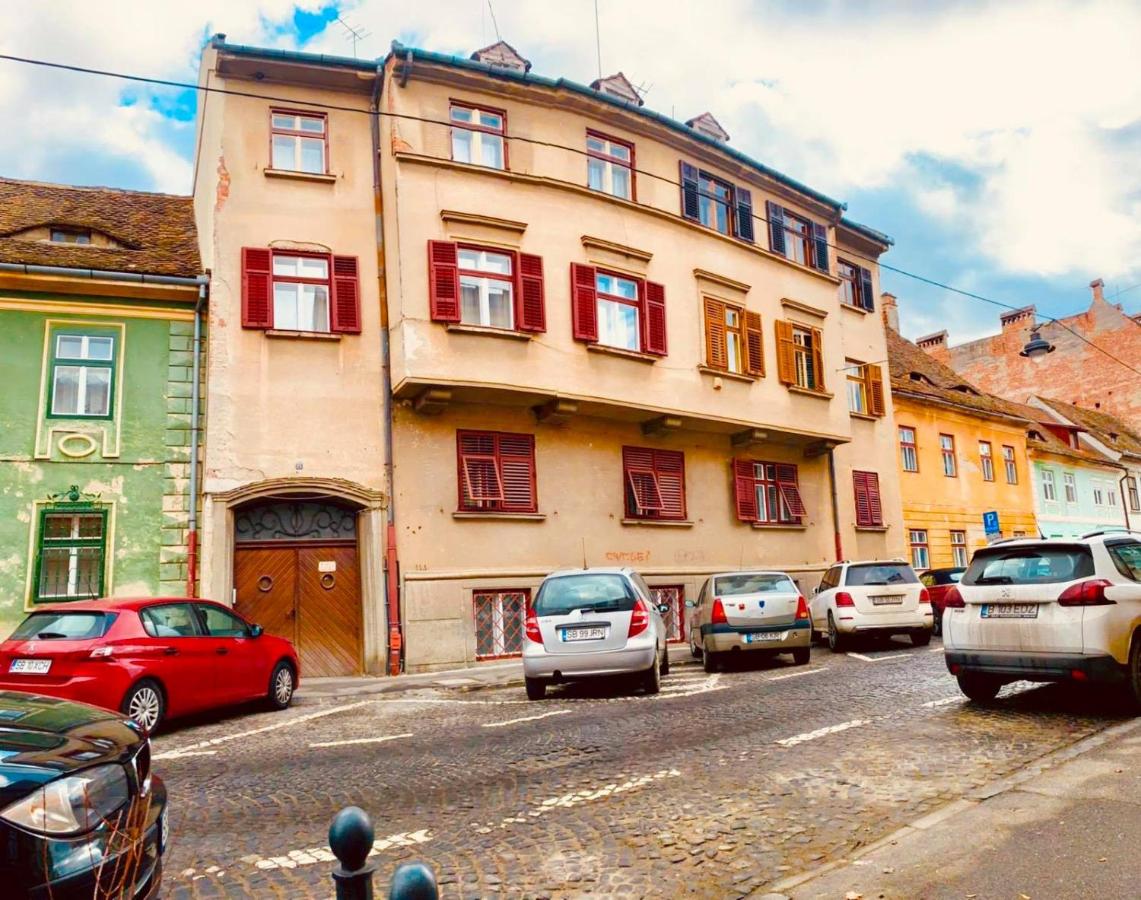 Cinematheque Ultracentral Apartment - B&B