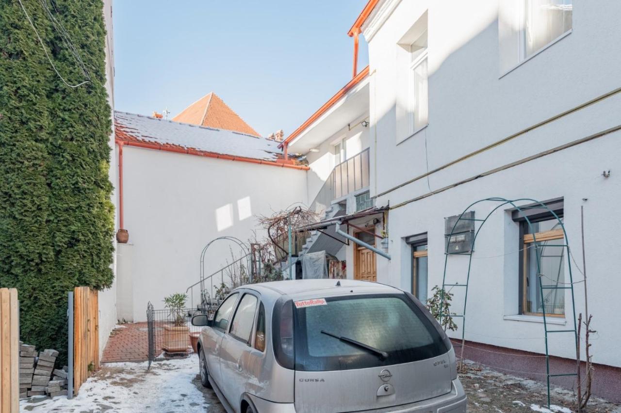 Brasov centrul vechi - 67sqm - 2min to Counsel Square - B&B Braşov