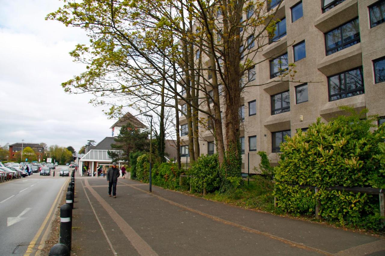Portfolio Apartments - Stevenage Town Centre - Bed and Breakfast