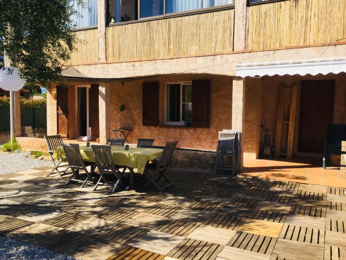 RDC dans maison "ilolil" a 1km plage de la Coudoulière - B&B